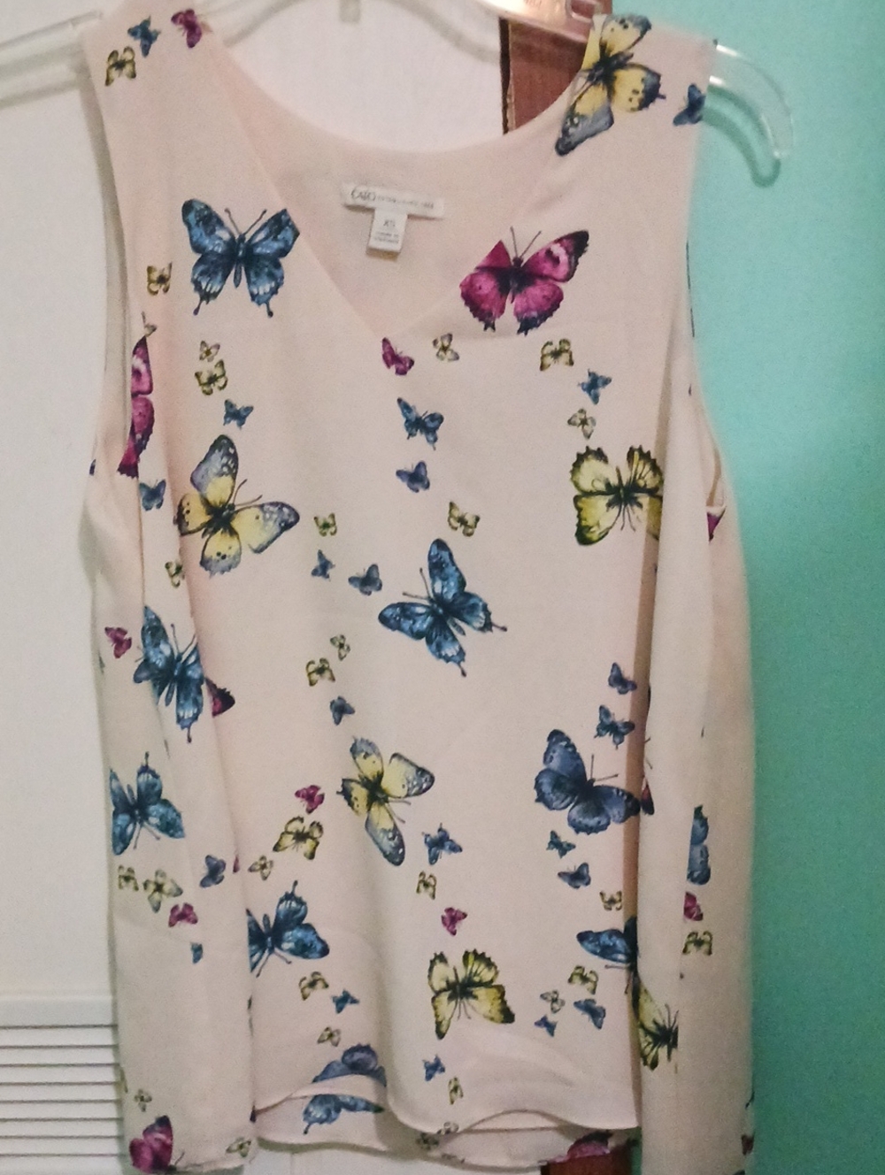 Light Pink Butterfly Print V-Neck Sleeveless Top